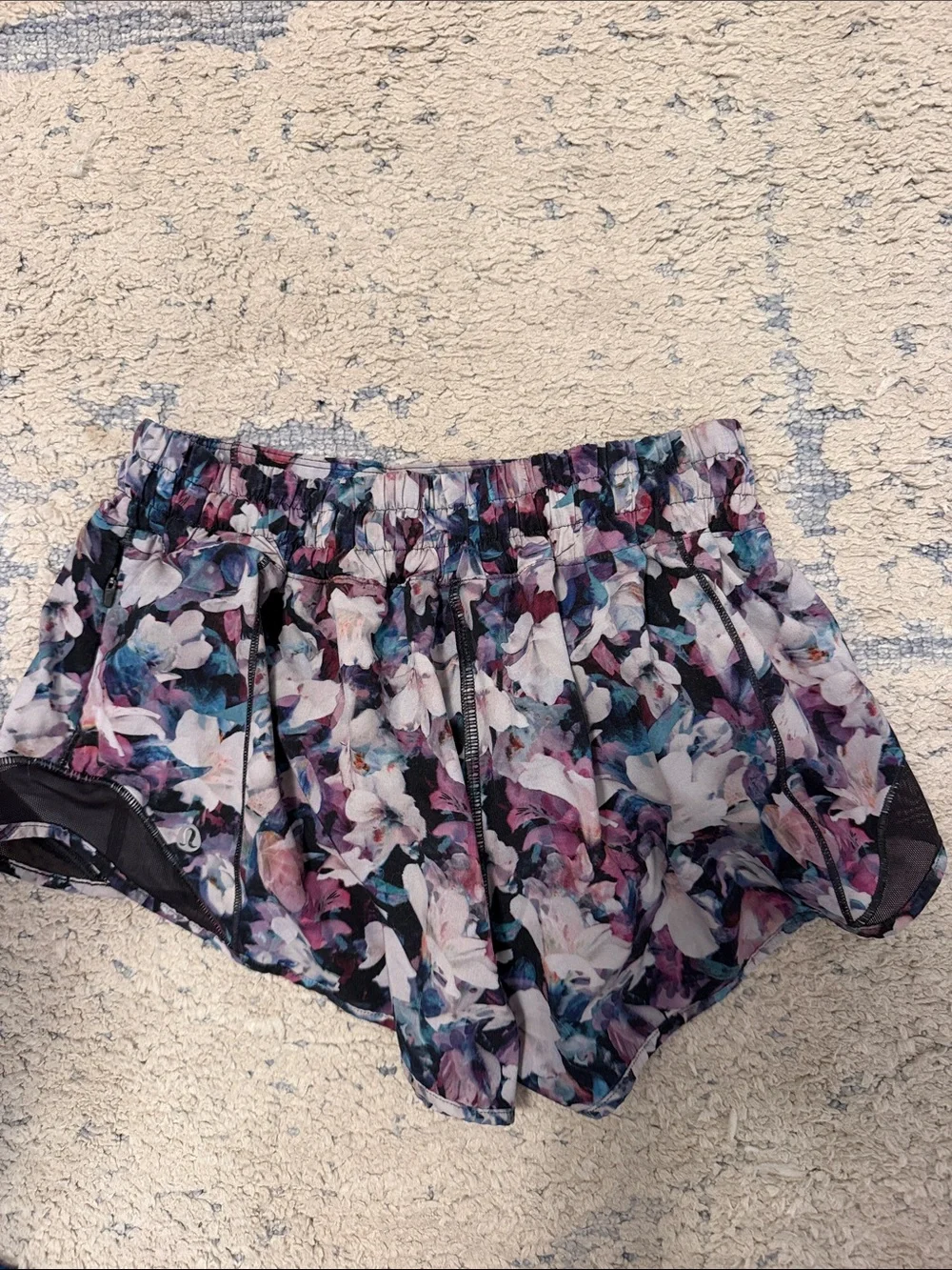 Floral printed Lululemon shorts - Picture 2 of 3